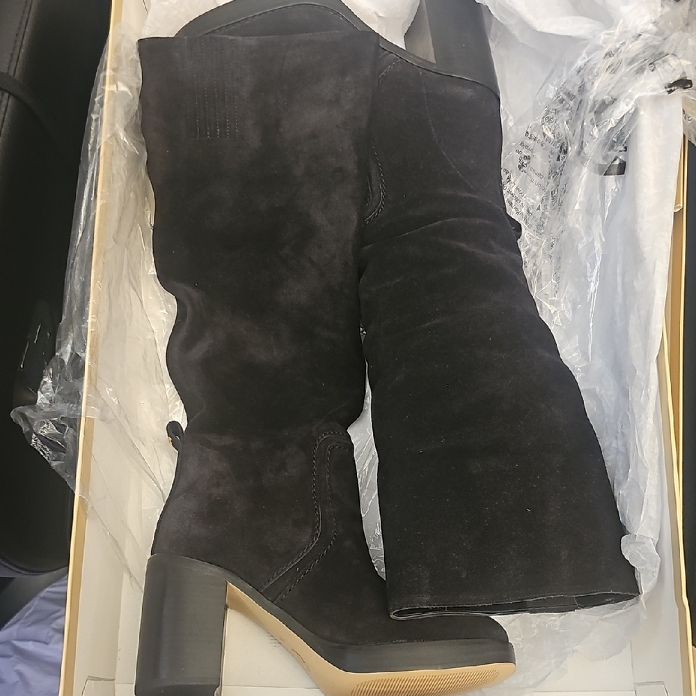 MICHAEL Michael Kors Black Heeled Boots with Modern Silhouette